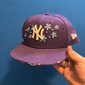 Distressed New York Yankees fitted hat